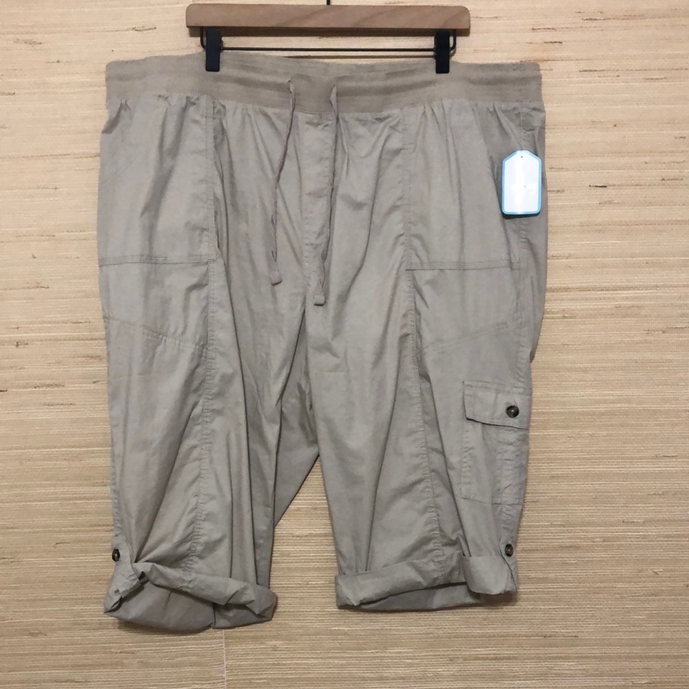 NWT Women’s Khaki Cargo Capri Elastic Drawstring Waist Pants Size Large